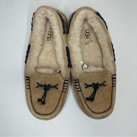 UGG Shoes - UGG Brett Slip on Moccasin Slippers Wool
Lined Brown Braided Details Size 6
